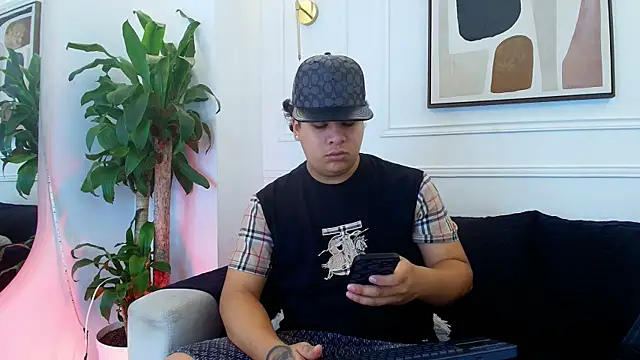 Snapshot of Naim_Bennetsex chatting on 11-11-25, 06:30 Naim Bennetsex online show from 11-11-25, 06:30