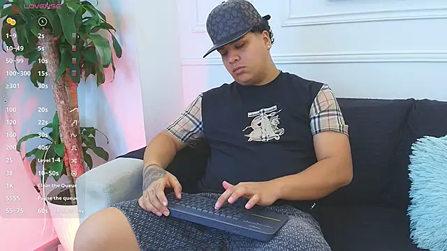 Snapshot of Naim_Bennetsex chatting on 11-25-25, 06:19 Naim Bennetsex online show from 11-25-25, 06:19