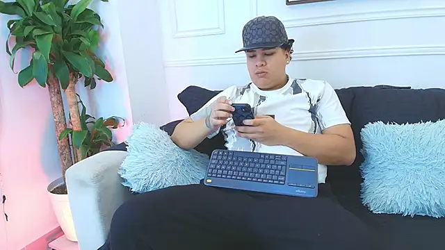 Snapshot of Naim_Bennetsex chatting on 11-27-25, 06:21 Naim Bennetsex online show from 11-27-25, 06:21