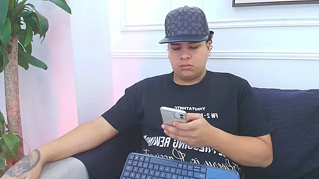 Snapshot of Naim_Bennetsex chatting on 11-30-25, 06:01 Naim Bennetsex online show from 11-30-25, 06:01