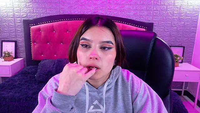 Natalie loffreda online show from 11-20-25, 03:07