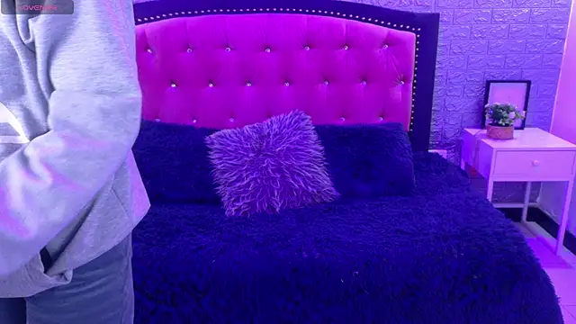 Natalie loffreda online show from 11-21-25, 03:16