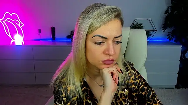 Anna Snows online show from 09-18-25, 05:31