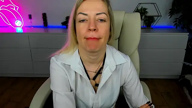 Anna Snows online show from 11-26-25, 06:36