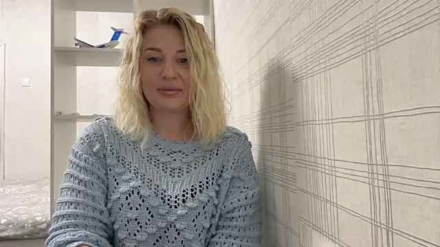 Blondie xoxoxo online show from 09-17-25, 09:22