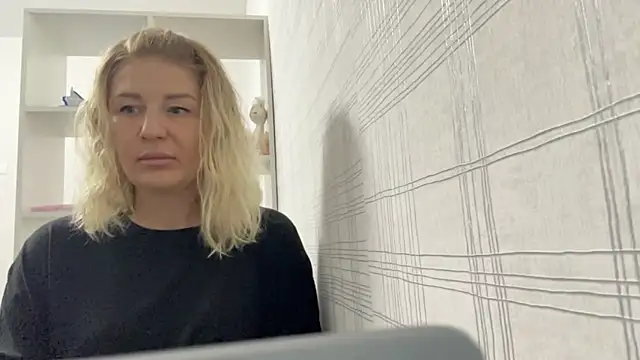 Blondie xoxoxo online show from 09-25-25, 07:56