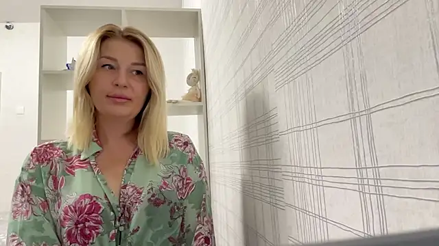 Blondie xoxoxo online show from 09-29-25, 09:36