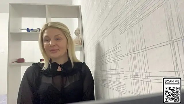 Blondie xoxoxo online show from 10-24-25, 05:42