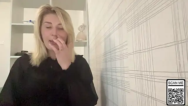 Blondie xoxoxo online show from 11-17-25, 07:58