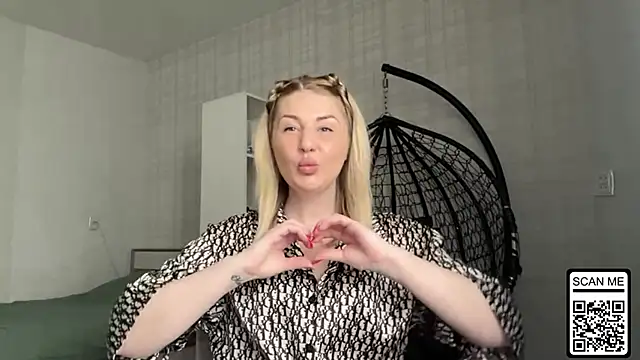 Snapshot of Blondie_xoxoxo chatting on 04-29-26, 09:35 Blondie xoxoxo online show from 04-29-26, 09:35