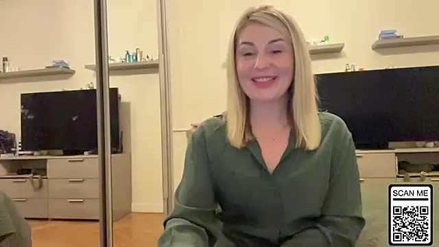 Snapshot of Blondie_xoxoxo chatting on 05-11-26, 07:11 Blondie xoxoxo online show from 05-11-26, 07:11