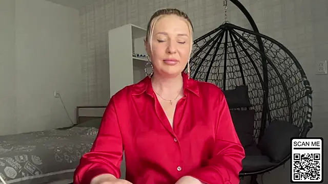 Snapshot of Blondie_xoxoxo chatting on 05-25-26, 01:06 Blondie xoxoxo online show from 05-25-26, 01:06