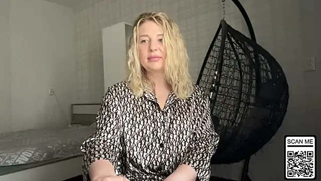 Snapshot of Blondie_xoxoxo chatting on 05-26-26, 11:39 Blondie xoxoxo online show from 05-26-26, 11:39