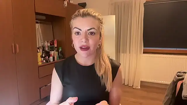 princess17 online show from 10-13-25, 05:24