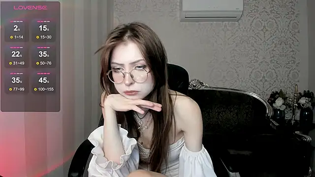 Snapshot of Grace_blush chatting on 12-18-25, 09:54 Grace blush online show from 12-18-25, 09:54