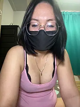 Snapshot of melyiaaa chatting on 12-22-25, 02:47 melyiaaa online show from 12-22-25, 02:47