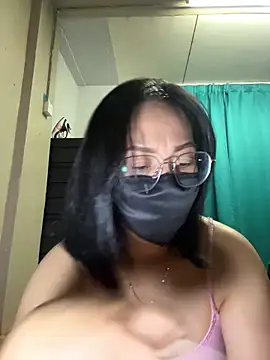 Snapshot of melyiaaa chatting on 03-05-26, 03:41 melyiaaa online show from 03-05-26, 03:41