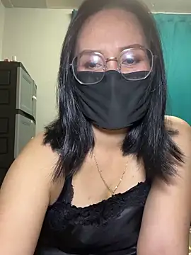 Snapshot of melyiaaa chatting on 04-15-26, 02:13 melyiaaa online show from 04-15-26, 02:13