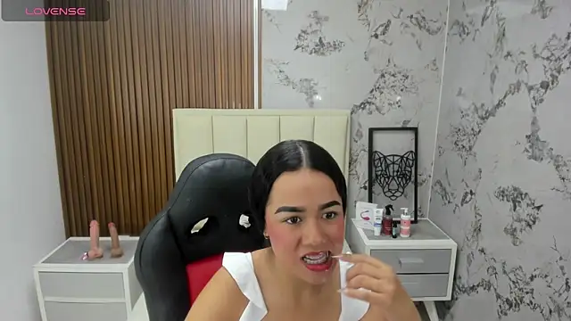 BRIHANACONOR online show from 09-22-25, 12:18