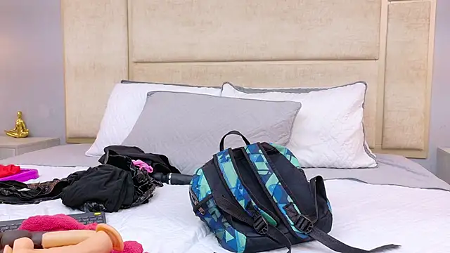 Snapshot of Ashley_HotGirl chatting on 10-28-25, 08:22 Ashley HotGirl online show from 10-28-25, 08:22