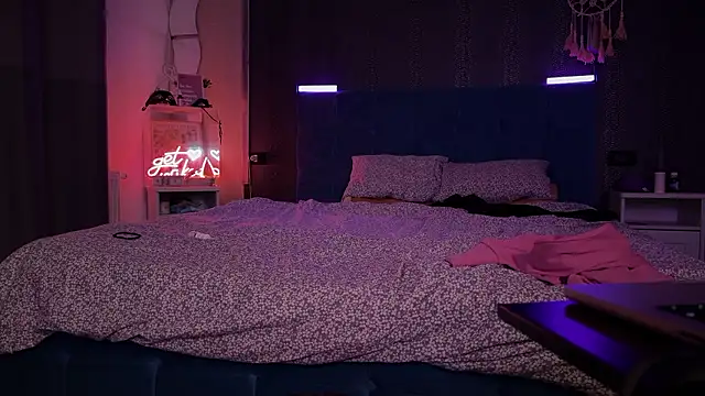 Secret Lovers1 online show from 01-14-26, 08:36