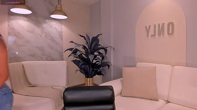 Snapshot of AyshelBrown chatting on 09-13-25, 07:24 AyshelBrown online show from 09-13-25, 07:24