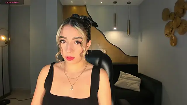 LizzCooper online show from 11-08-25, 04:01