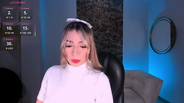 LizzCooper online show from 11-12-25, 04:02