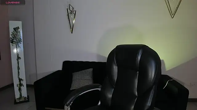 LizzCooper online show from 11-25-25, 03:28