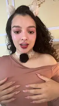 Snapshot of AriaHeavenss chatting on 11-22-25, 12:31 AriaHeavenss online show from 11-22-25, 12:31