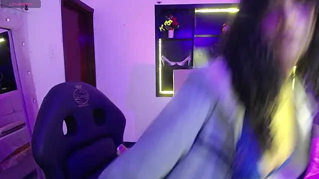 Snapshot of emiily_smith1 chatting on 10-02-25, 07:32 emiily smith1 online show from 10-02-25, 07:32