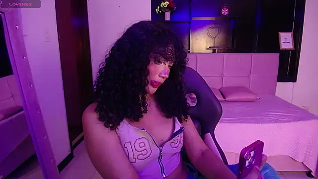 Snapshot of emiily_smith1 chatting on 10-05-25, 01:20 emiily smith1 online show from 10-05-25, 01:20