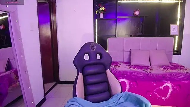 Snapshot of emiily_smith1 chatting on 10-08-25, 07:55 emiily smith1 online show from 10-08-25, 07:55