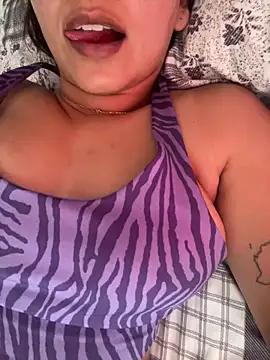 Snapshot of LatinaHottt chatting on 03-15-26, 08:48 LatinaHottt online show from 03-15-26, 08:48