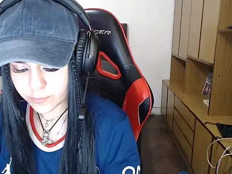 Snapshot of bluegoddessstoned chatting on 09-18-25, 02:35 bluegoddessstoned online show from 09-18-25, 02:35