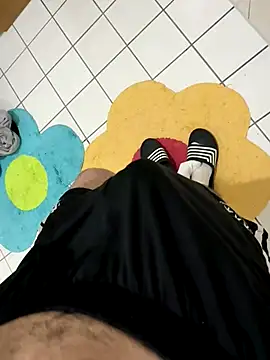 Snapshot of Dicksxd chatting on 09-29-25, 05:45 Dicksxd online show from 09-29-25, 05:45