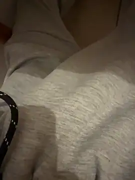 Snapshot of Dicksxd chatting on 10-29-25, 09:27 Dicksxd online show from 10-29-25, 09:27