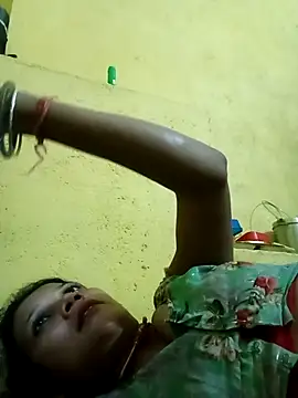 Snapshot of Chandni_Love143 chatting on 10-15-25, 04:40 Chandni Love143 online show from 10-15-25, 04:40