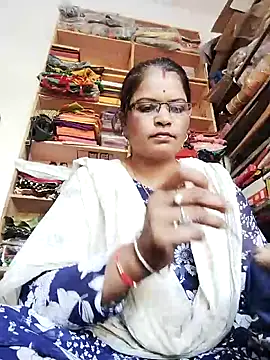 Snapshot of Bhavna_hot chatting on 09-10-25, 11:32 Bhavna hot online show from 09-10-25, 11:32