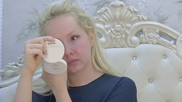 Snapshot of EllieFrosty_ chatting on 05-28-26, 12:30 EllieFrosty online show from 05-28-26, 12:30
