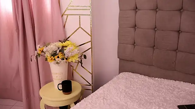 Lily rousee  online show from 05-20-26, 12:44