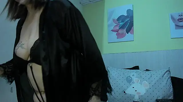 AtheneaArbelaez  online show from 09-17-25, 12:51