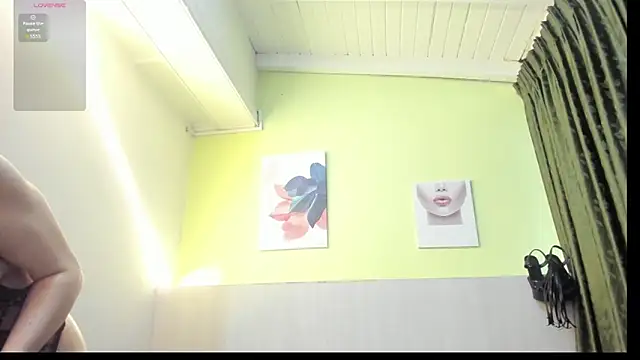 AtheneaArbelaez  online show from 09-26-25, 12:42