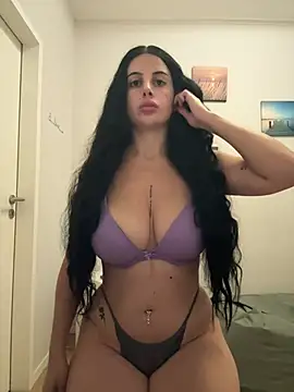Snapshot of baddieworld1 chatting on 04-28-26, 11:04 baddieworld1 online show from 04-28-26, 11:04