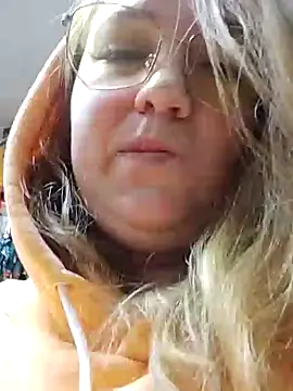 Snapshot of Kiss_Eva chatting on 01-24-25, 08:23 Kiss Eva online show from 01-24-25, 08:23