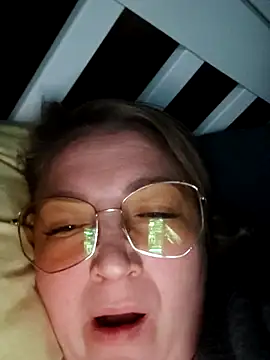 Snapshot of Kiss_Eva chatting on 09-28-25, 10:37 Kiss Eva online show from 09-28-25, 10:37