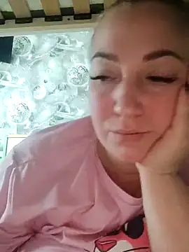 Snapshot of Kiss_Eva chatting on 11-16-25, 10:21 Kiss Eva online show from 11-16-25, 10:21