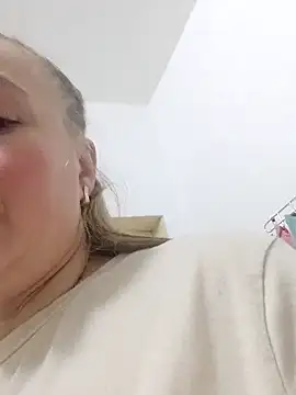 Snapshot of Kiss_Eva chatting on 02-08-26, 03:37 Kiss Eva online show from 02-08-26, 03:37