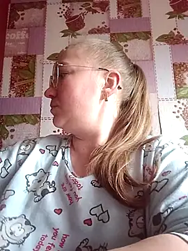 Snapshot of Kiss_Eva chatting on 04-27-26, 04:05 Kiss Eva online show from 04-27-26, 04:05