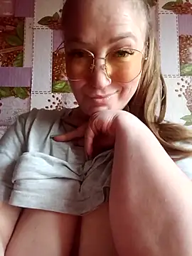Snapshot of Kiss_Eva chatting on 04-29-26, 04:11 Kiss Eva online show from 04-29-26, 04:11